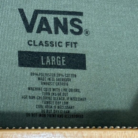 VANS army olive green short sleeved graphic teeshirt. Men’s Classic Fit Large - Picture 5 of 6